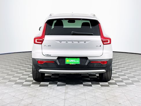 Used 2025 Volvo XC40 B5 Core image 8
