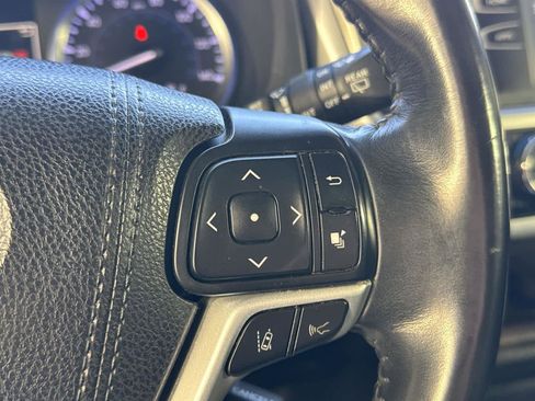 Used 2018 Toyota Highlander XLE image 27