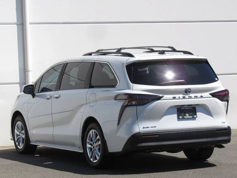 Certified 2025 Toyota Sienna XLE w/ XLE Plus Package AWD/4WD image 5