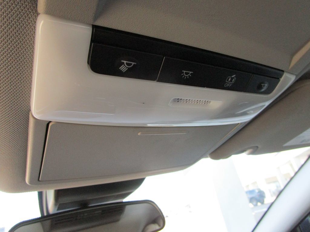 Used 2025 Nissan Altima 2.5 SV FWD image 36