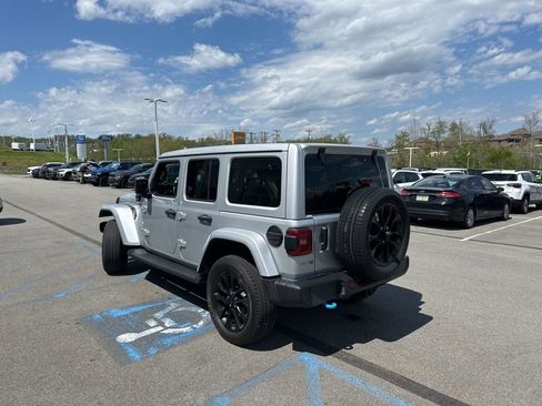 Used 2023 Jeep Wrangler Unlimited Sahara w/ Cold Weather Group AWD/4WD image 4