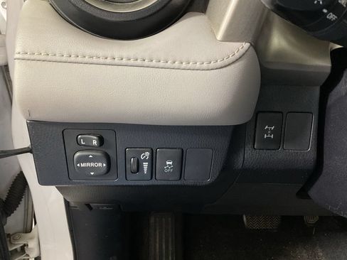 Used 2013 Toyota RAV4 XLE AWD/4WD image 27