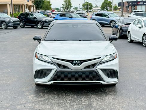 Used 2021 Toyota Camry XSE FWD image 3