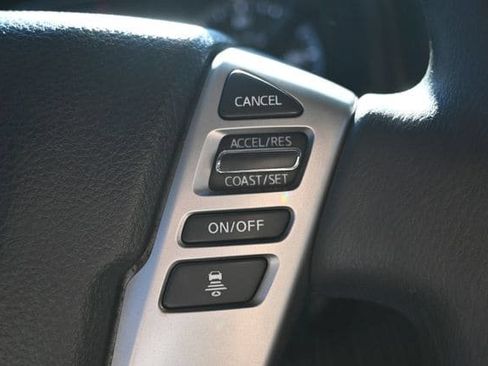Used 2024 Nissan Titan SV AWD/4WD image 32