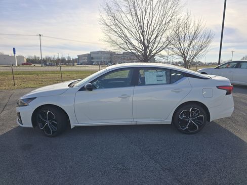 New 2025 Nissan Altima 2.5 SR image 15