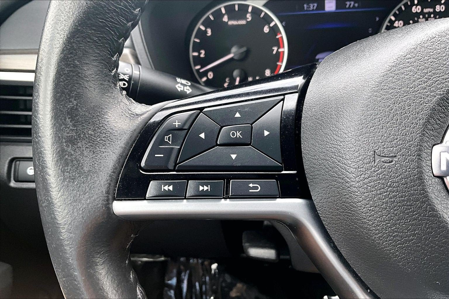 Used 2023 Nissan Altima 2.5 SV w/ SV Premium Package FWD image 17