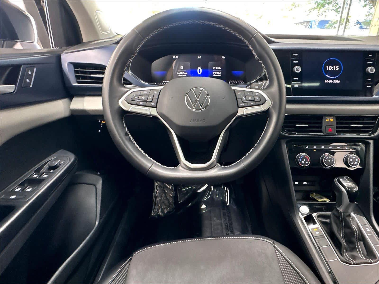 Used 2023 Volkswagen Taos SE w/ Panoramic Sunroof Package FWD image 11