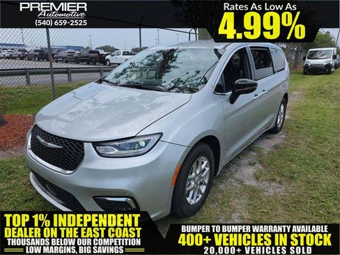 Used 2026 Chrysler Pacifica Select FWD image 1