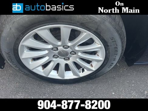 Used 2013 Chrysler 300 w/ Driver Convenience Group image 38