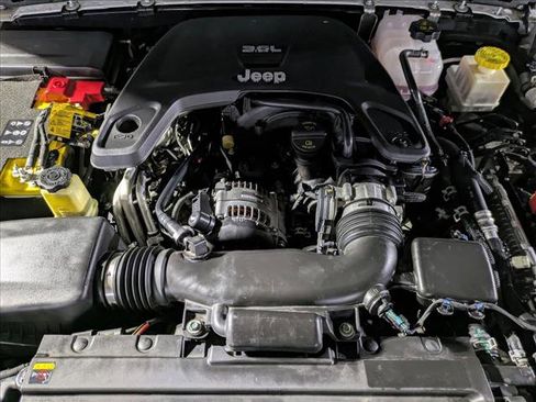 Used 2021 Jeep Gladiator Sport image 23