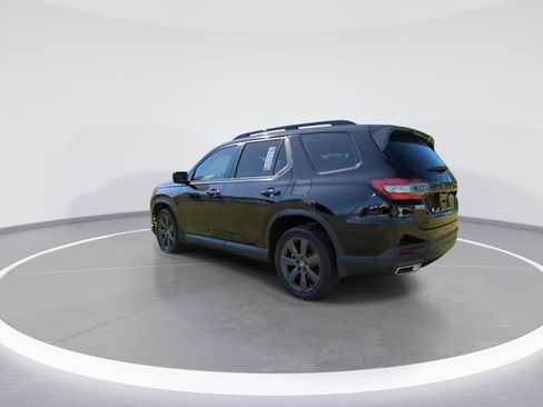 Used 2025 Honda Pilot Sport image 6