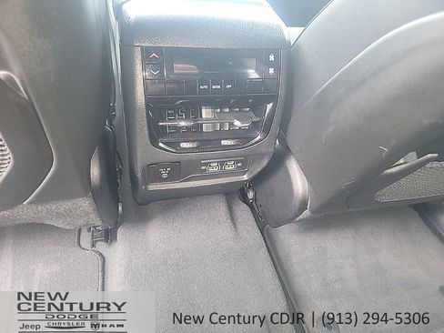 Used 2024 Jeep Grand Cherokee L Laredo image 13