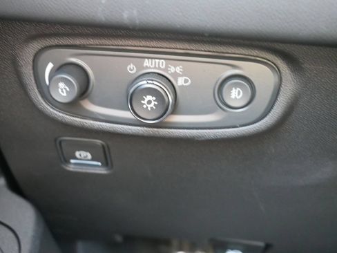 Used 2023 GMC Terrain SLT w/ Infotainment Package II AWD/4WD image 31