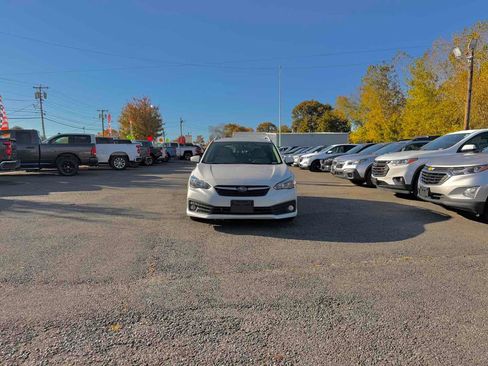 Used 2021 Subaru Impreza 2.0i Premium image 3