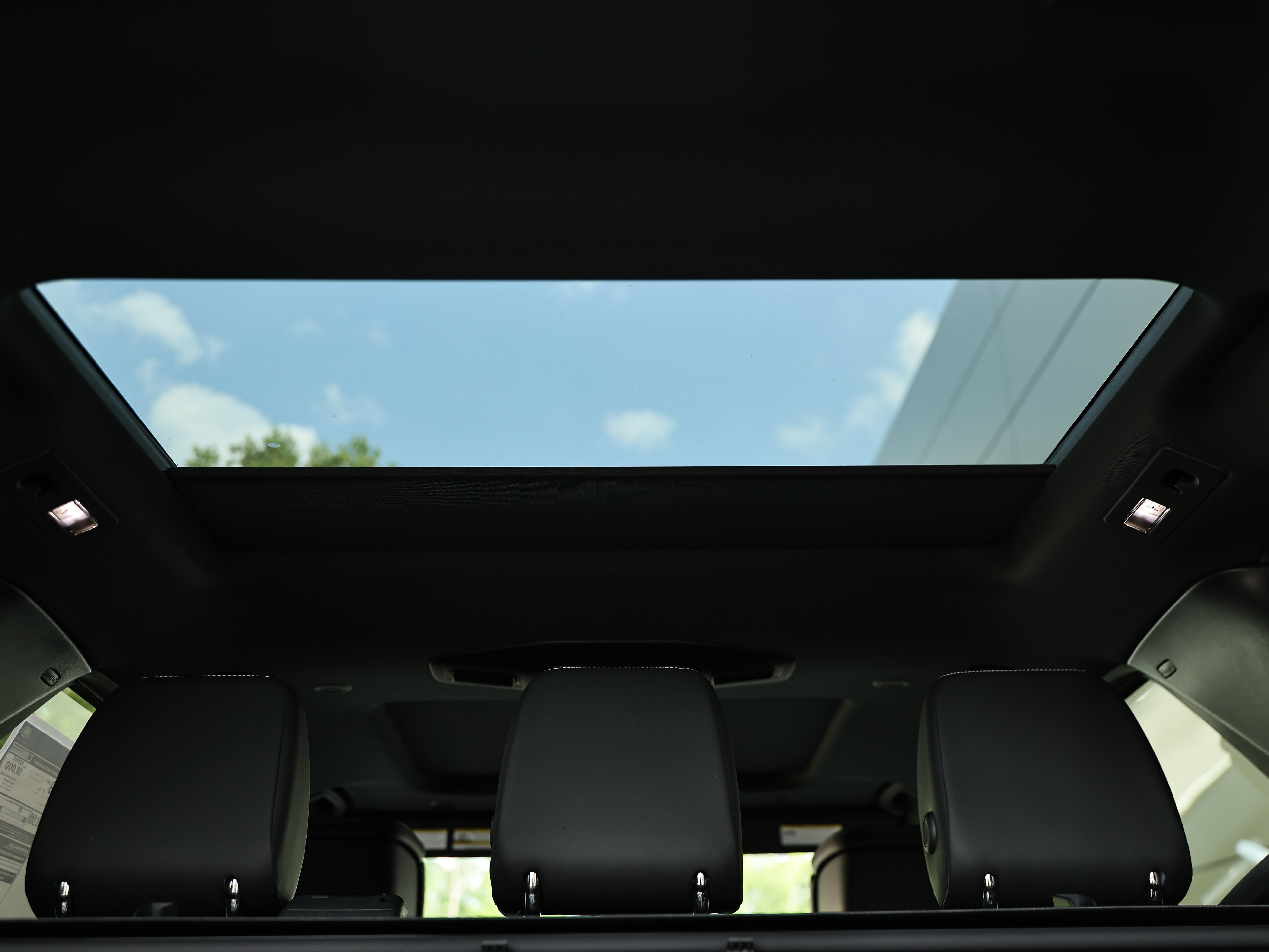 New 2026 Land Rover Discovery Limited Edition AWD/4WD image 39