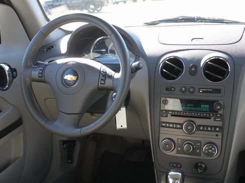 Used 2011 Chevrolet HHR LT w/ LT Preferred Equipment Group image 9