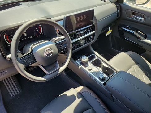 New 2026 Nissan Pathfinder Platinum image 25