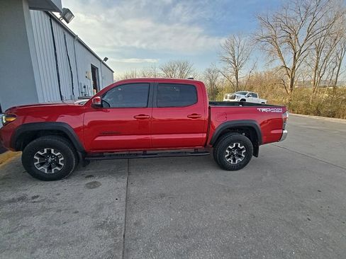 Used 2022 Toyota Tacoma TRD Sport image 3