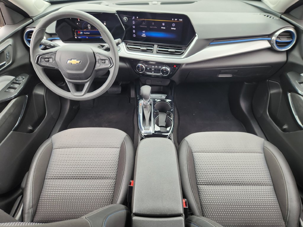Used 2025 Chevrolet Trax LT FWD image 23