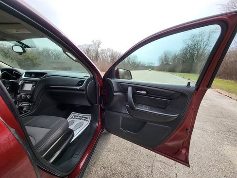 Used 2017 Chevrolet Traverse LT w/ Style and Technology Package image 23