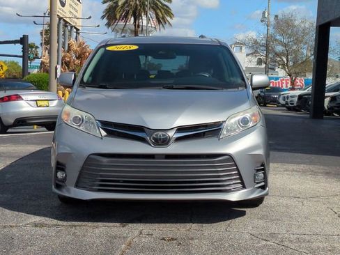 Used 2018 Toyota Sienna XLE w/ XLE Navigation Package image 2