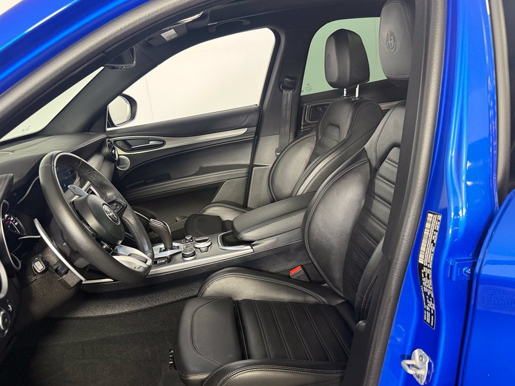 Used 2023 Alfa Romeo Stelvio Veloce AWD/4WD image 23