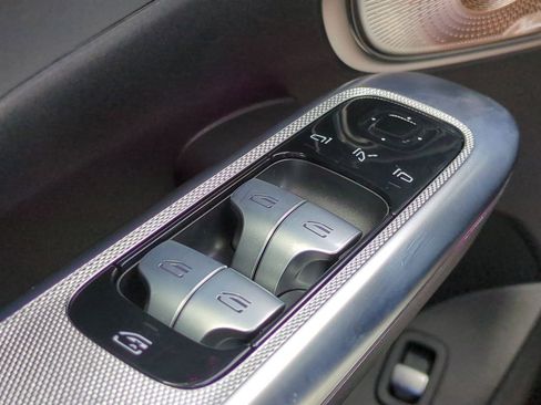 Used 2025 Mercedes-Benz GLC 300 4MATIC image 24