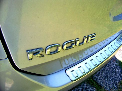 Used 2014 Nissan Rogue SV w/ SV Premium Package image 38