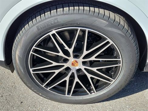 New 2026 Porsche Cayenne image 12