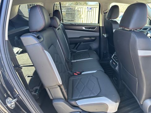 Certified 2025 Volkswagen Atlas Peak Edition SE image 29