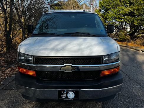 Used 2018 Chevrolet Express 2500 w/ Driver Convenience Package image 2