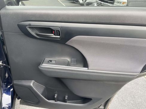 Used 2023 Toyota Highlander LE image 43