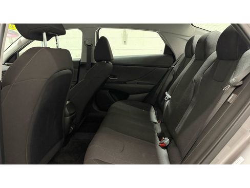 Used 2024 Hyundai Elantra SE image 17