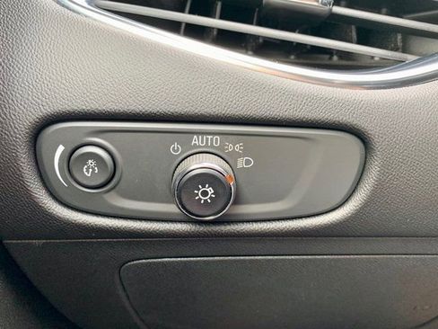 Used 2017 Chevrolet Malibu LT image 20