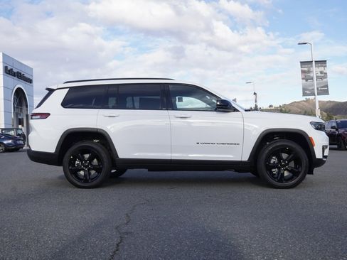 New 2025 Jeep Grand Cherokee L Limited w/ Black Appearance Package image 3