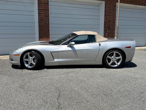 Used 2005 Chevrolet Corvette Convertible w/ Preferred Equipment Group RWD image 4