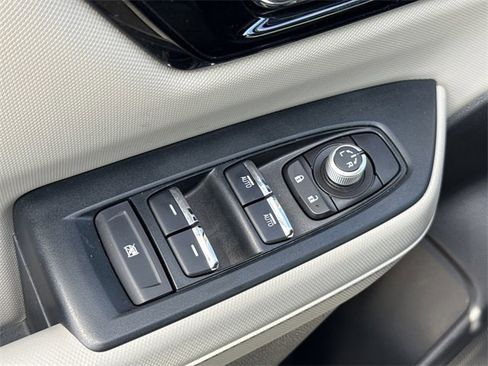 Certified 2025 Subaru Forester Limited image 15