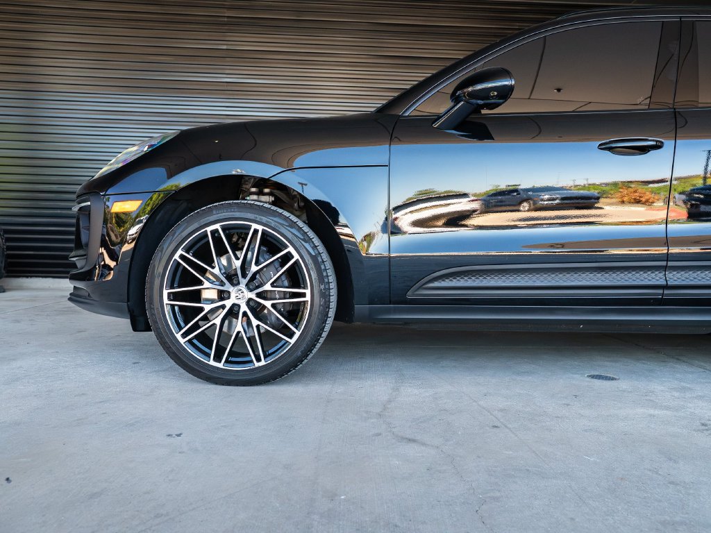 Certified 2024 Porsche Macan AWD/4WD image 11