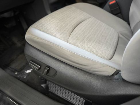 Used 2023 Toyota Sienna LE FWD image 32
