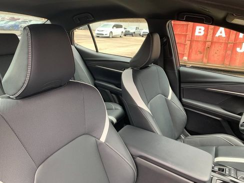 Used 2025 Toyota Camry SE image 18