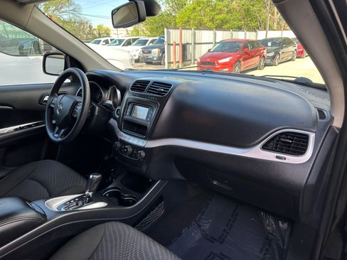 Used 2019 Dodge Journey SE image 17