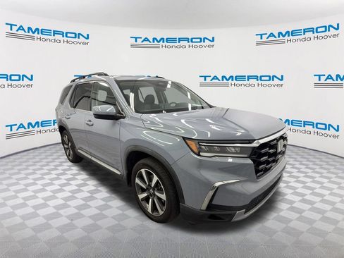 Used 2023 Honda Pilot Touring image 7
