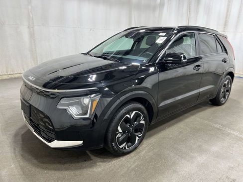 Used 2025 Kia Niro Wind w/ Wind Preserve Package FWD image 2