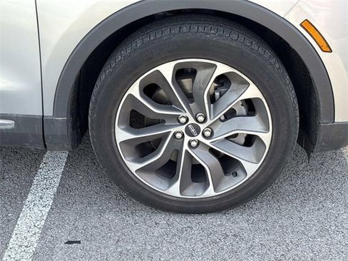 Certified 2023 Lincoln Nautilus Reserve image 9