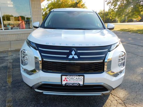 New 2025 Mitsubishi Outlander SE image 8