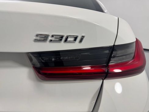 Certified 2025 BMW 330i xDrive Sedan w/ Premium Package AWD/4WD image 9