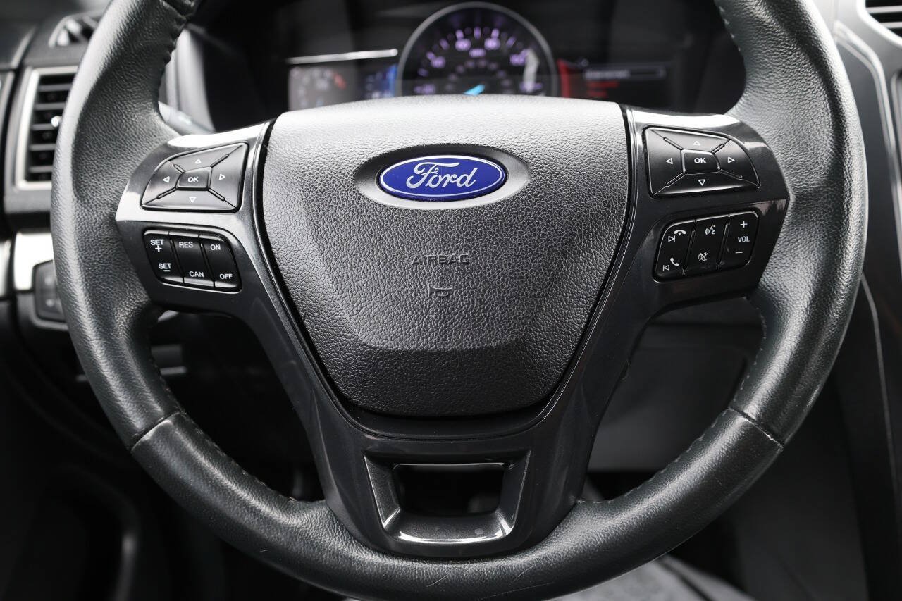 Used 2019 Ford Explorer XLT w/ Equipment Group 202A AWD/4WD image 19