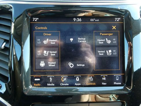 Used 2019 Jeep Cherokee Overland AWD/4WD image 34