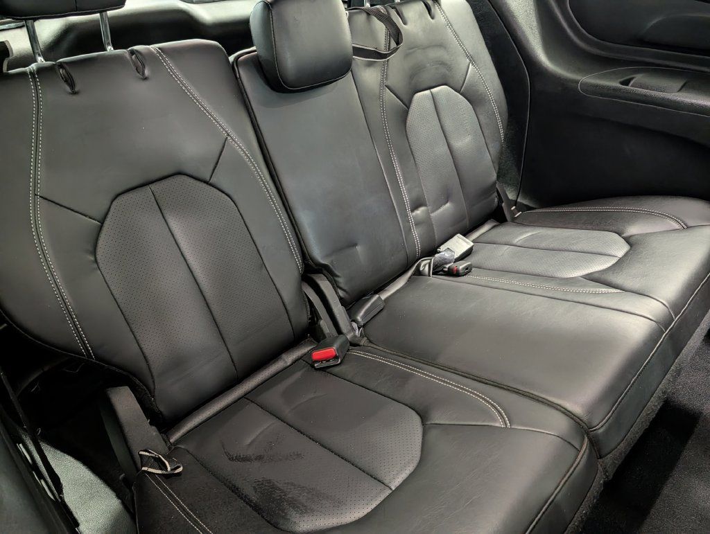 Used 2026 Chrysler Pacifica Select FWD image 31