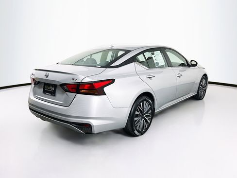 Used 2024 Nissan Altima 2.5 SV image 9